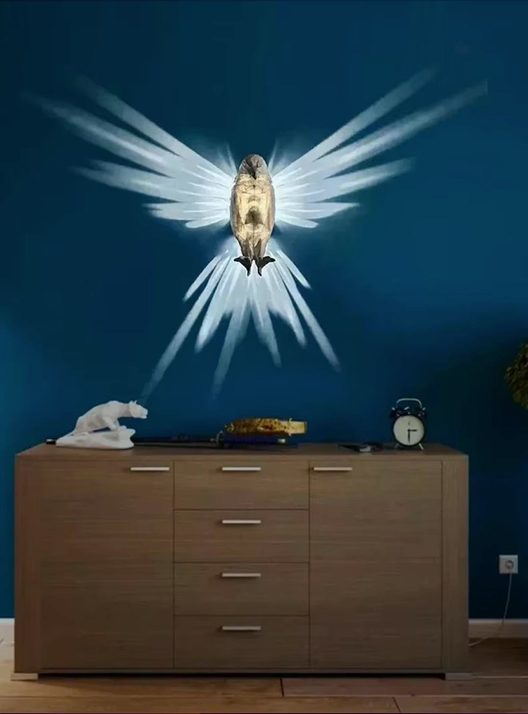 Eagle-Shaped Wall Lamp — view 3